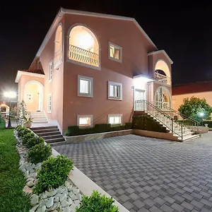 https://b-2you.hotels-in-trogir.com
