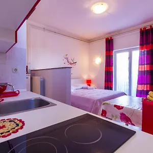 https://apartment-lori-fazana.pula-hotels.org